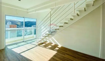 Cobertura duplex com 4 quartos, 2 suites, 3 vagas.