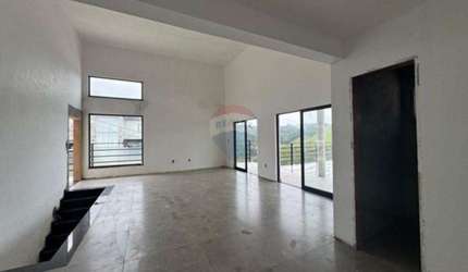 Casa com 3 quartos, 3 suítes, área gourmet, piscina, Bosque do lago, Juiz de Fora/MG