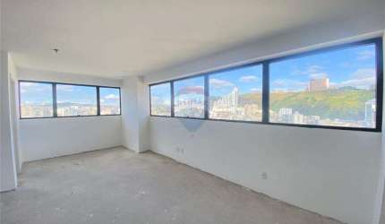 Conjunto de 2 salas com 2 vagas de garagem , com 81 m² cada total de162 m² de salão no Trade Office para venda no Cascatinha - Juiz de Fora.