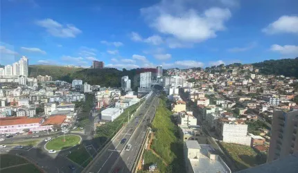Conjunto de 2 salas com 2 vagas de garagem , com 81 m² cada total de 162 m² de salão no Trade Office para venda no Cascatinha - Juiz de Fora.