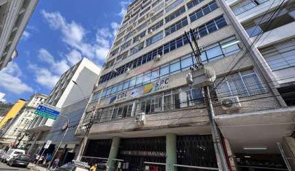 Ótima Sala Comercial para Locação em Localização Estratégica: Rua Halfeld, 3 Ambientes e Banheiro, portaria 24 horas.