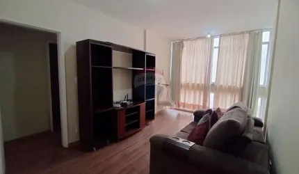 Apartamento à venda, 2 quartos, 2 banheiros, área de serviço ampla, na Rua Santo Antônio.