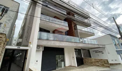 Apartamento 2 quartos sendo uma suíte, cozinha com conceito aberto, varanda, 2 vagas de garagem, elevador.