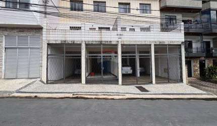 Apartamento de 2 Quartos para Locação com Varanda e Vista para o Bairro