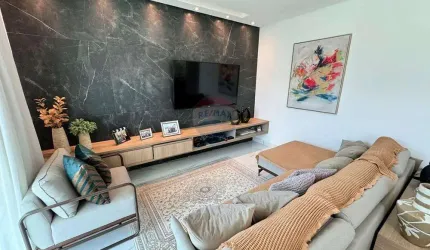 Casa toda planejada com 3 quartos com suíte, sendo uma suíte máster, sala com dois ambientes, cozinha, lavanderia, área gourmet com piscina e 3 vagas
