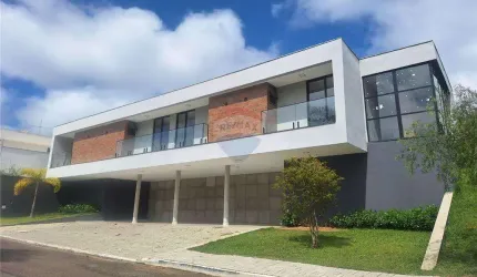 Linda Casa de 4 Suítes à Venda no Condomínio Spina Vile – Conforto e Sofisticação!