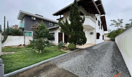 Casa com 4 quartos no Anita Garibaldi em Joinville