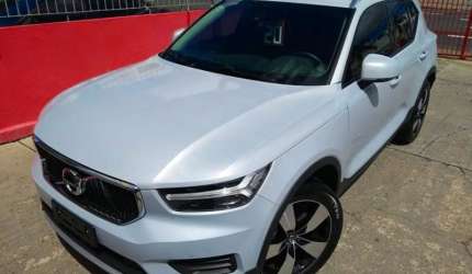 Volvo xc40 t4 momentum turbo