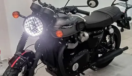 Triumph bonneville t120 black 1200 custom