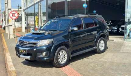 Toyota hilux sw4 srv 4x4 - preta - 2014/2014