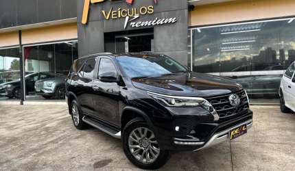 Toyota hilux sw4 srx 4x4 2.8 tdi 16v dies. aut.  - preta - 2023/2024
