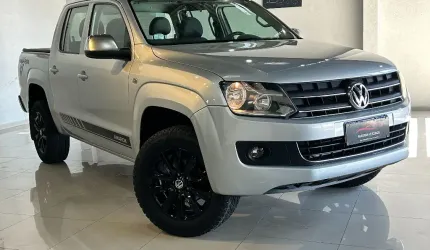 Amarok 2.0 turbo diesel, rodas aro 18, bancos em couro, revisada