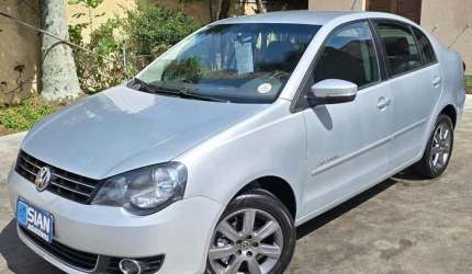 Volkswagen polo sedan 1.6 8v comfortline 4p 2013