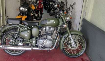 Royal enfield classic battle green 500 efi abs com apenas 8.900km