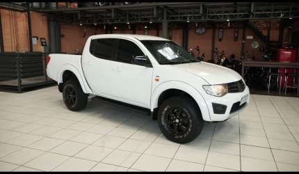 Mitsubishi l200 triton 2.4 hls 2015