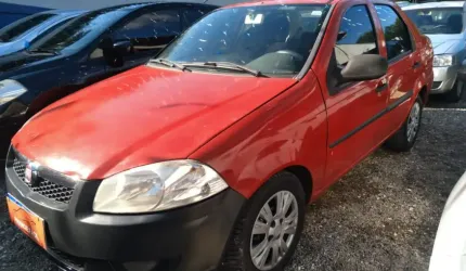 Siena em otimas condições 