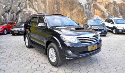 Toyota hilux sw4 srv 3.0 4x4 at (7l) - preta - 2012/2013