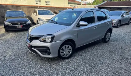 Toyota etios x 1.3 flex 16v 5p mec.  - prata - 2018/2019