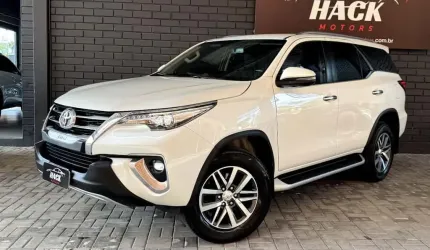 Toyota hilux sw4 srx 4x4 2.8 tdi 16v dies. aut.  - branca - 2018/2019