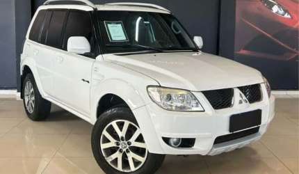 Mitsubishi pajero tr4 2015 2.0 4x4 16v 140cv flex 4p automático