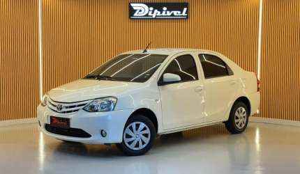 Toyota etios x 1.5 sedan automático 2017