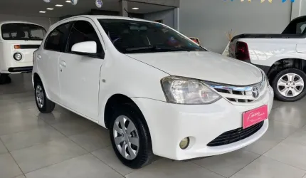 Toyota etios hatch xs 1.5 completo
