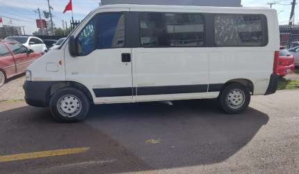 Van box 16 lugares motor 2. - 3 portas