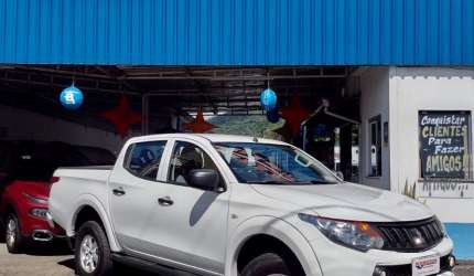 Mitsubishi l200 triton gl 2.4 diesel 4x4 cd 2023: força e robustez para o trabalho!