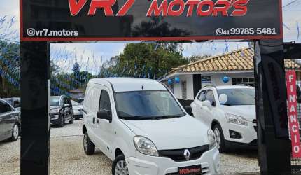Kangoo 2016 muito bem cuidada!