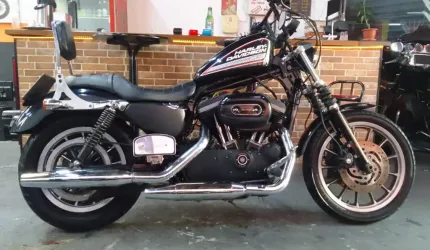 Harley davidson 883 r
