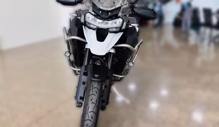 Triumph gt explorer 1200cc apenas 175km tirada em abril/23 - baus originias 15k - protetor motor 3,9