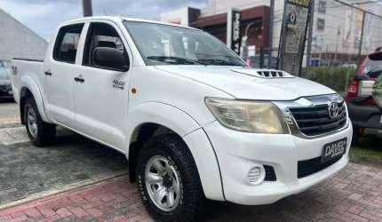 Toyota hilux cd4x4 std 2013