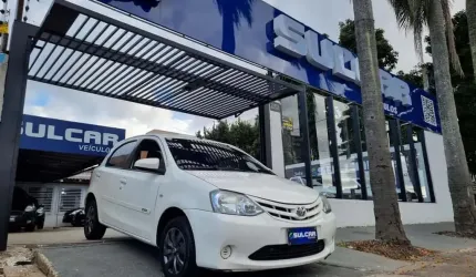 Toyota etios hb xs 15 2015