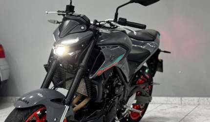 A yamaha mt é uma naked, ela se destaca pela sua leveza e agilidade ótimo para tráfico urbano contri