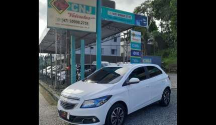 Chevrolet onix onix hatch ltz 1.4 8v flexpower 5p mec. - branca - 2015/2015