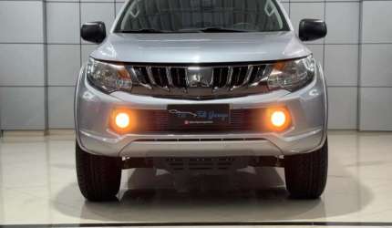 Mitsubishi l200 triton 2.4 16v turbo diesel sport gls cd 4p 4x4 automático - prata - 2022/2023