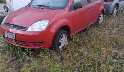 Ford/fiesta cor vermelha