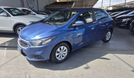 Onix hatch lt 1.0 8v flex completo 2019 troco e financio