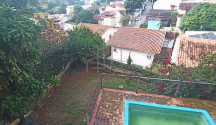 Maravilhosa mansão em Fradinhos, com 4 quartos sendo 3 suítes e 3 vagas de garagem, localização pri