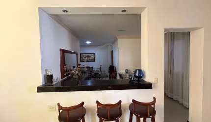 Casa com 210m², 3 quartos sendo 1 suíte, com uma vaga de garagem, no Centro de Vitória