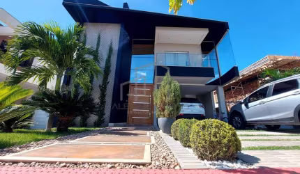 Excelente Mansão Mobiliada com 4 suítes, 7 banheiros, Piscina Aquecida