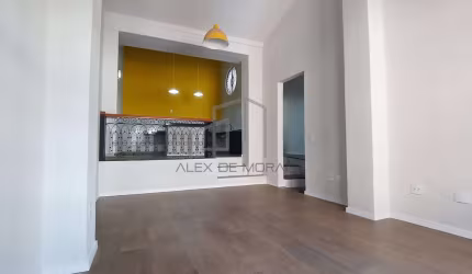 Casa duplex, histórica, toda reformada, como nova, materiais de alto padrão, com 3 vagas de garagem
