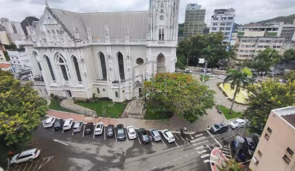 Encantador apartamento de 3 dormitórios, sendo 1 suíte, localizado no coração de Vitória, no Centro