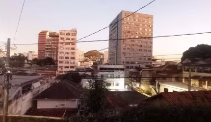 Excelente casa 4 quartos + 2 kitnets uma excelente varanda com uma bela vista para o parque Moscoso