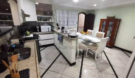 Excelente Casa - 650m² - 3 Quartos, 2 Suítes, Psicina, Sauna, Churrasqueira, Terraço Coberto, 3 Vag