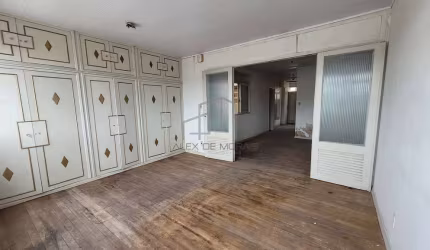 Oportunidade de Prédio à venda, ponto comercial e 3 andares de apartamento, 270 m², localizado na I