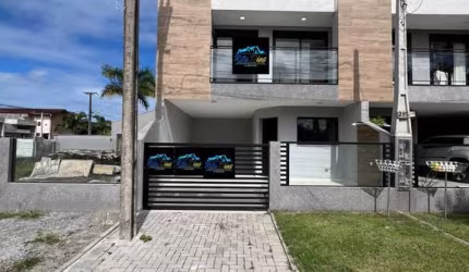 Sobrado à venda no bairro Balneário Luciane - Pontal do Paraná/PR