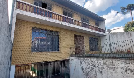Exclente Sobrado triplex com 314m2 construídos à venda no Xaxim