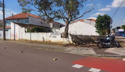 Terreno de esquina para locação em Curitiba