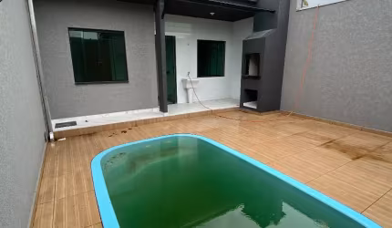 Linda casa com piscina